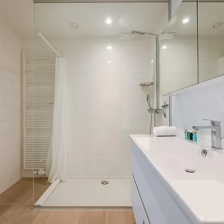 Appartement Modern And Spacious With Frontal Seaview