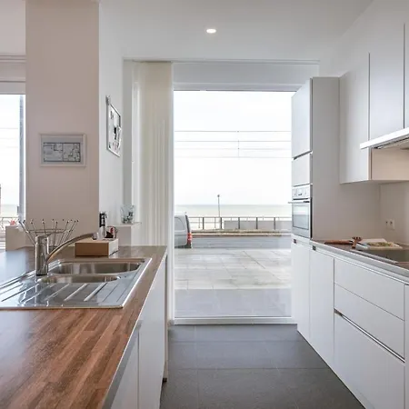 Modern And Spacious With Frontal Seaview Appartement
