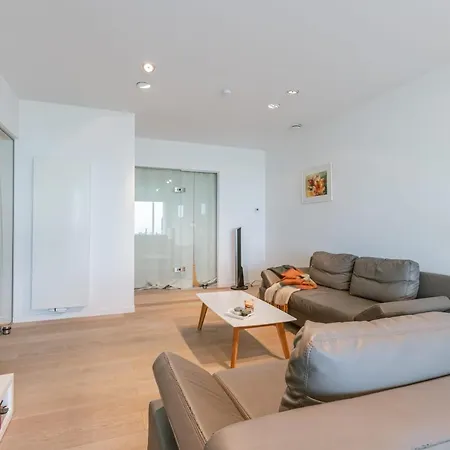 Modern And Spacious With Frontal Seaview Appartement Middelkerke