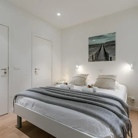 Modern And Spacious With Frontal Seaview Appartement *