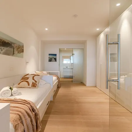 Modern And Spacious With Frontal Seaview