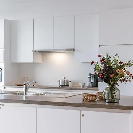 Appartement Modern And Spacious With Frontal Seaview