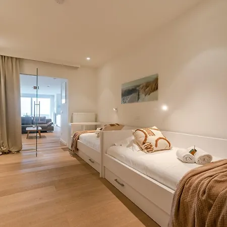Modern And Spacious With Frontal Seaview Appartement *
