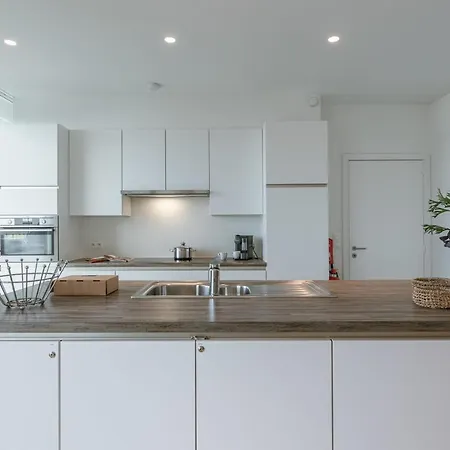Appartement Modern And Spacious With Frontal Seaview