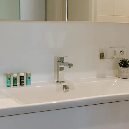 Appartement Modern And Spacious With Frontal Seaview