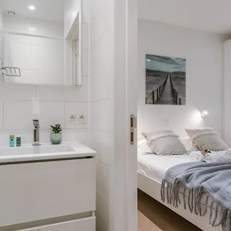 Appartement Modern And Spacious With Frontal Seaview *